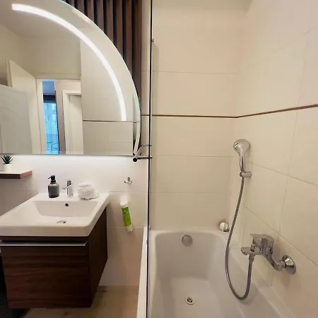 Karzo Lk 205 Free Garage Boedapest